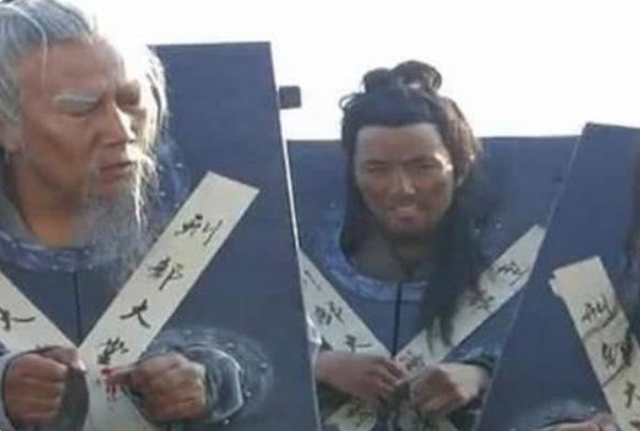 1390年，朱元璋要杀李善长，李善长扑通一下跪倒在地：“我都76岁了，还能干什么