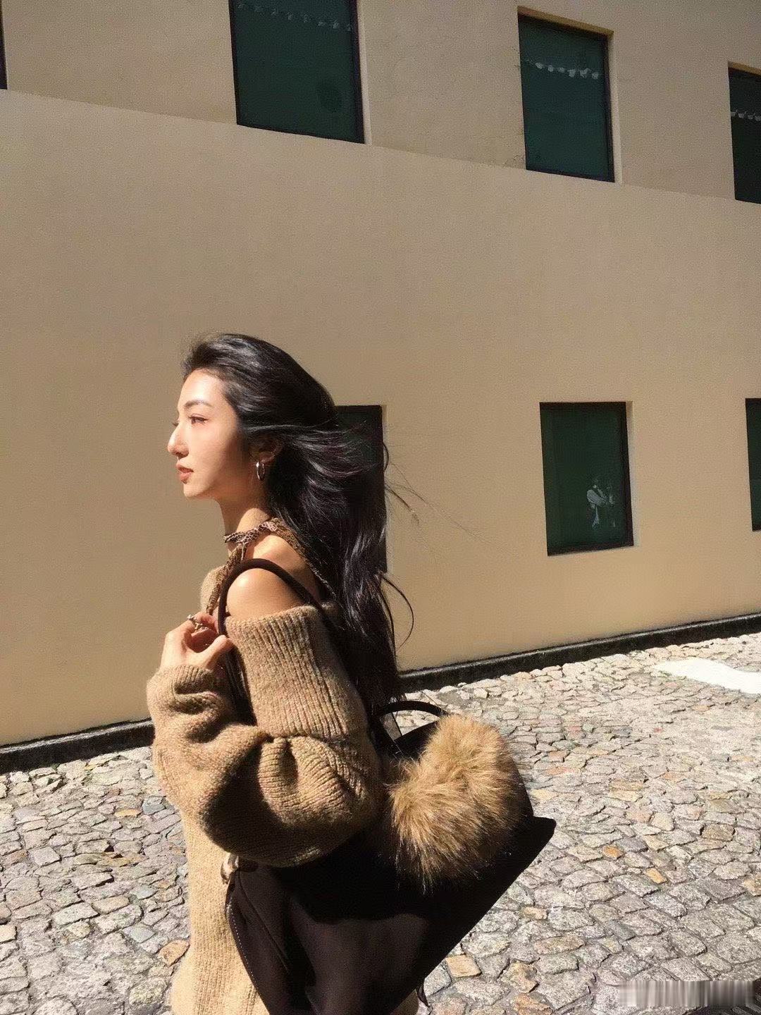 很久没见的邻家女孩长漂亮了哈哈哈哈