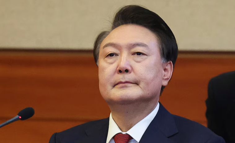 尹锡悦：首次出庭