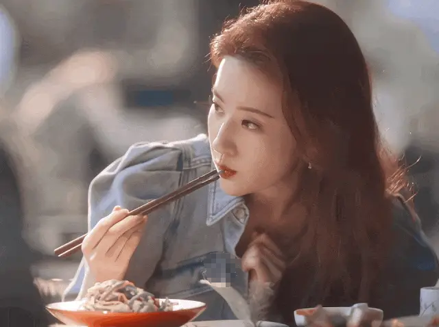 《玫瑰的故事》开播三天便创下了30000热度值，打破了平台都市剧的热度纪录。刘亦