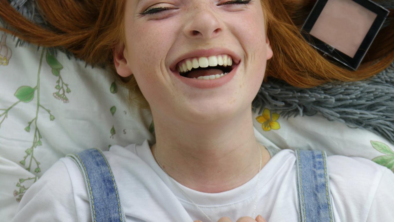 心理测试：你觉得哪个女孩在假笑？测你开什么店会大赚一笔？