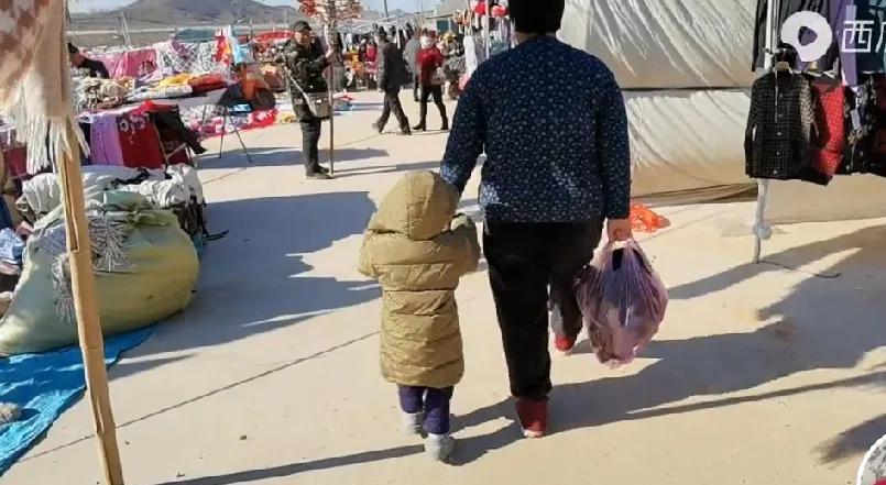 小吕拍视频也带火了临沂地区的一样美食，看着真令人垂涎欲滴………
小吕的视频大家都