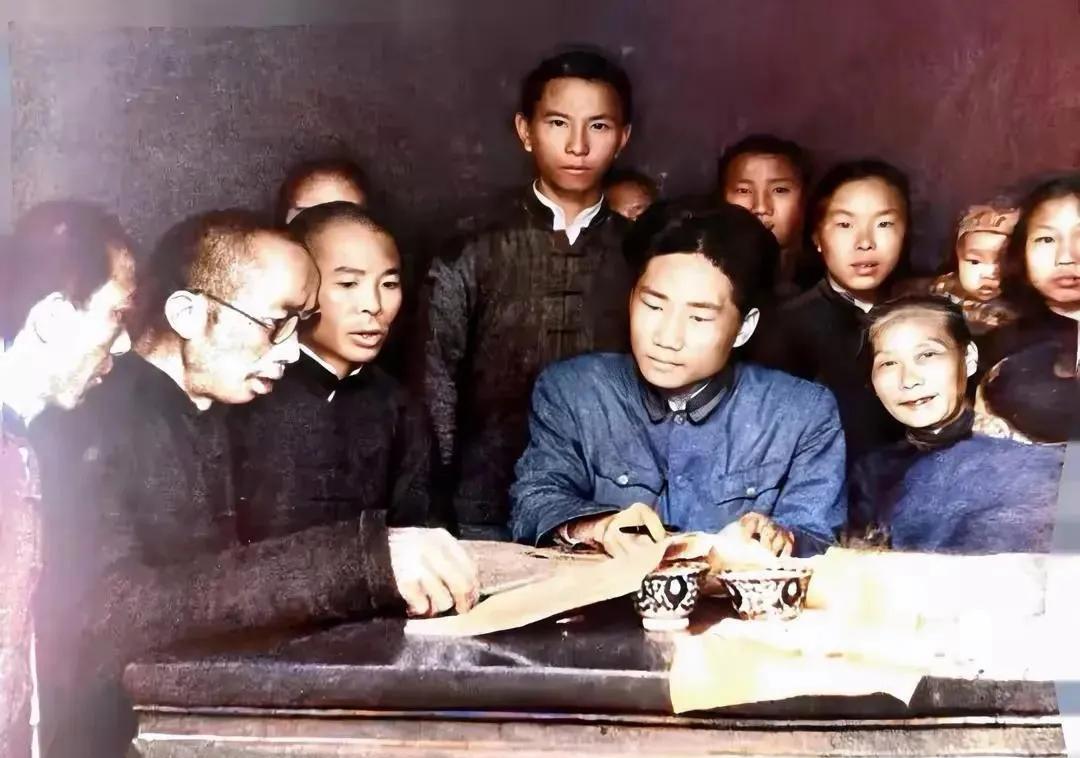 1950年，5月23日到长沙，5月25日是外婆八十寿辰，毛岸英回到韶山，这是他向