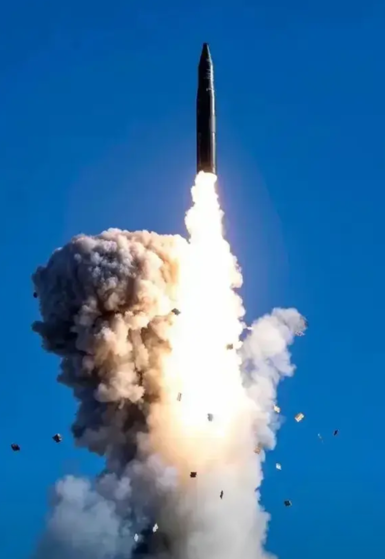 为什么要在这个节骨眼发射东风快递，浅见有以下几个原因：
1.老美在菲律宾狼狈为奸