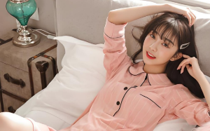 女友嫌我太穷，劈腿了她的上司，看着自己银行卡里的几百亿，我陷入了沉思...