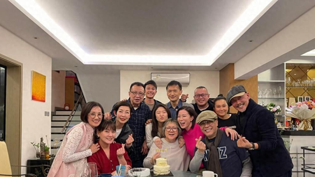 57岁陈锦鸿罕露面！苍老过同场63岁欧阳震华，曾传患病消瘦脸蜡黄