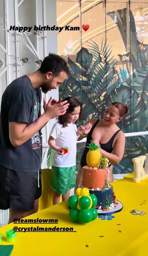 李凯尔的6个家庭成员一览∶

1、老婆；安德森夫人，32岁，美国人，美国演员；