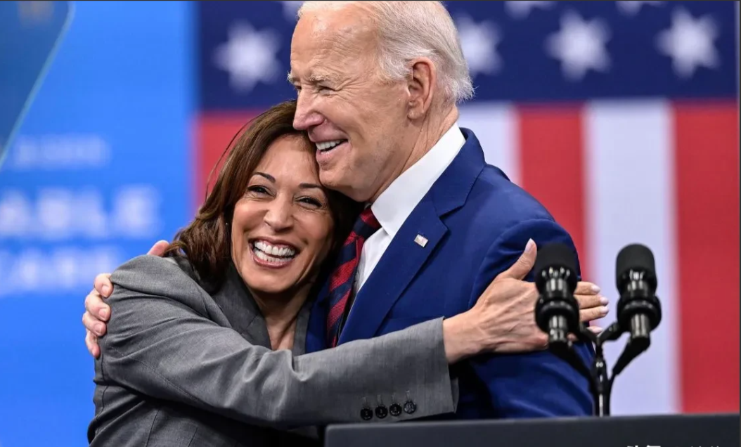 尘埃落定！拜登宣布退出竞选连任后，迅速在社交媒体上发声，表示将全心全意支持现任美