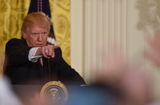 未来美国会不会同中国脱钩不知道！但特朗普会的。