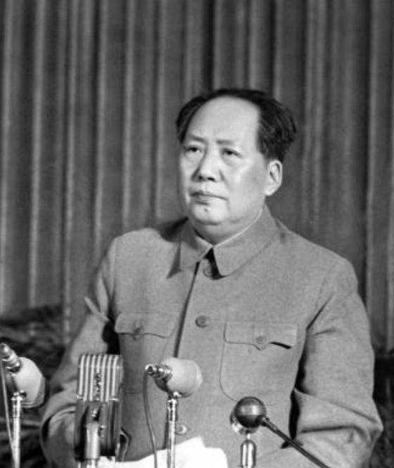 何应钦命运波折，老蒋欲杀之，毛主席拒其投降