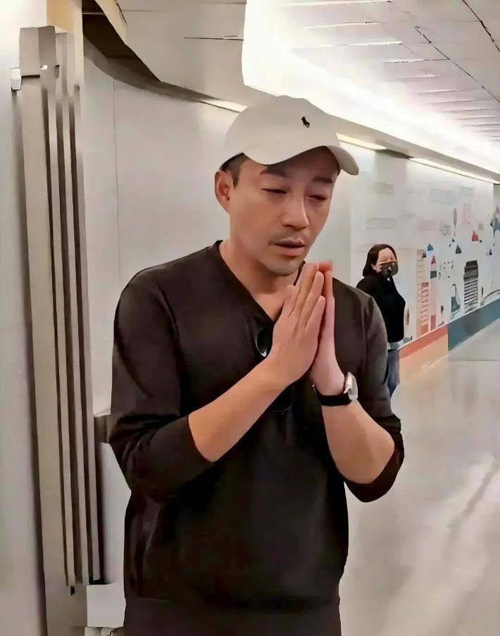 还有一点，也许汪小菲的悲痛感在某一瞬间是真实的，但当所有的镜头对准他的时候，他又