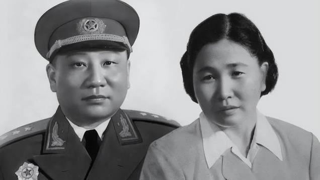 他是上将中的老实人，却当毛主席的面撒谎，妻子被嘲笑是乡巴佬