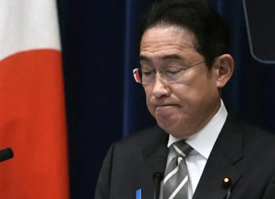 近期，日本首相岸田文雄在国际舞台上的新动作引起了广泛关注。他在首相官邸的记者会上
