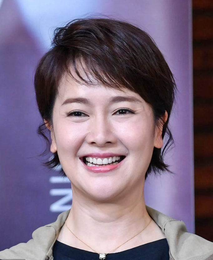 左小青，在女演员当中，算是上等漂亮中的佼佼者。
如今她已经47岁，虽然还挺好看，