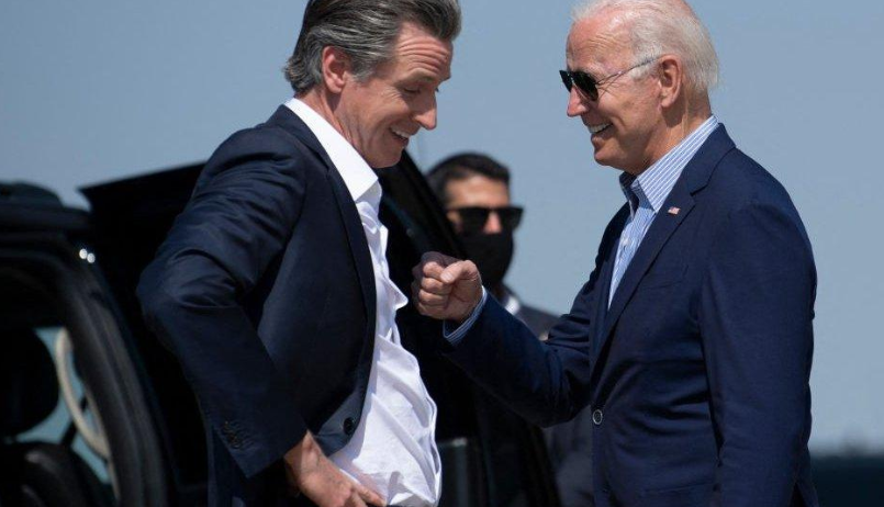 隐忍多年后，被中国以礼相待的加州州长，提前对美国总统大位发起冲击！