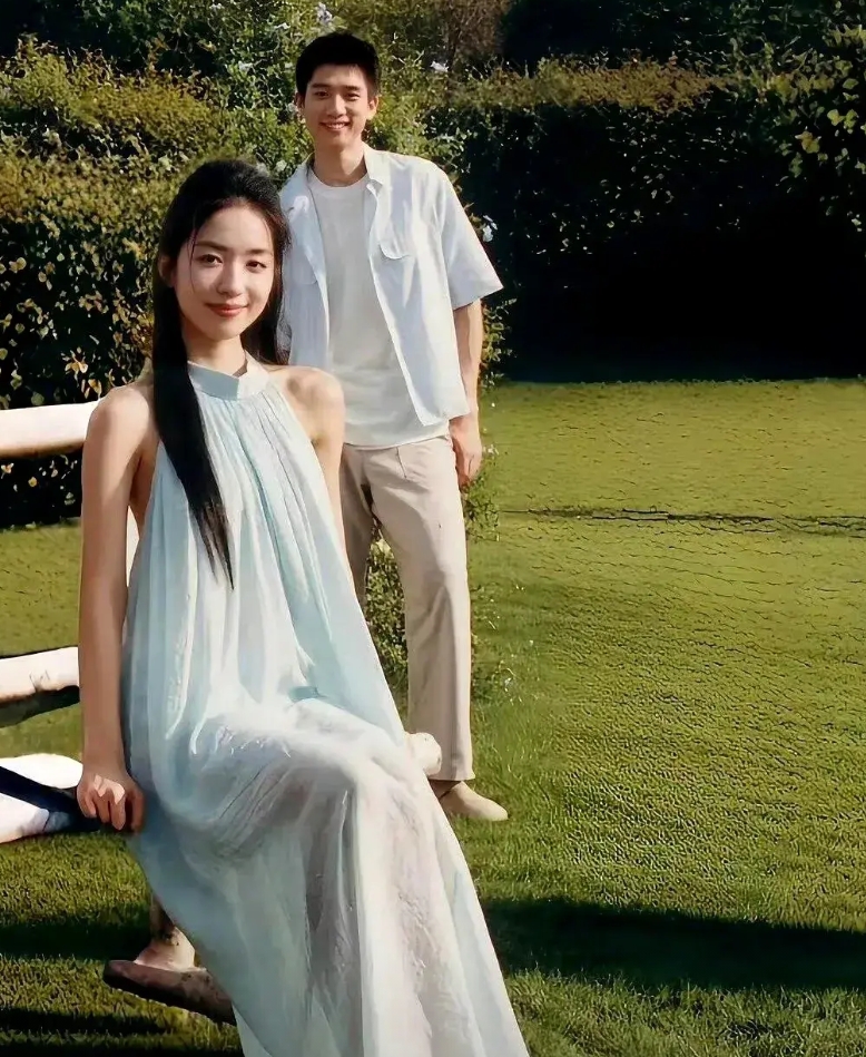 彭高应该并不是想攀豪门的，他家是书香家庭，家境小康以上，现在自己工作也蛮好的，本