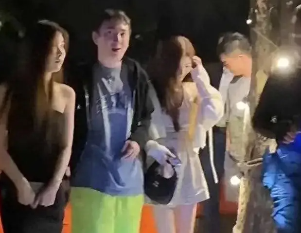 王思聪酒吧身材曝光！瘦骨如柴引争议，网友炸开锅！