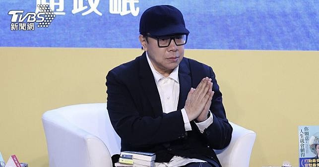 “疯狂地想念一个人不会是丢脸的事情。”还是蔡康永有文化。蔡康永出席活动，难免提到