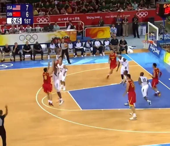 很多球迷不服朱芳雨，认为他不够条件进名人堂，要知道他曾经面对的是宇宙最强的美国梦