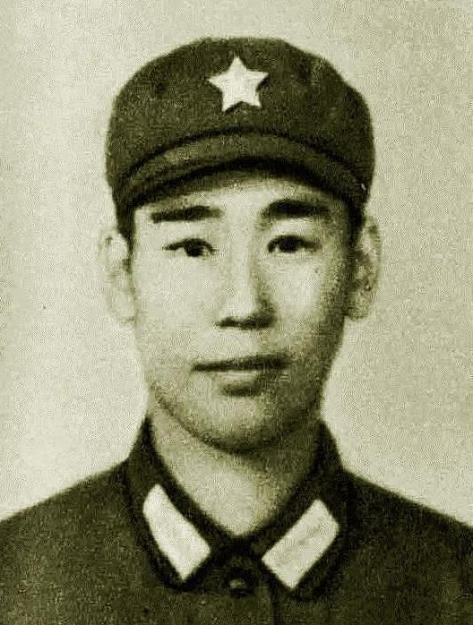 1979年2月，姜利民摸到了越军的暗堡阵地，越军没有发现他，谁知他突然打开手里的