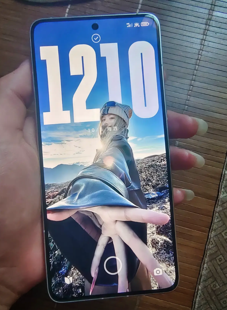 奉劝各位一句，买手机一定要听劝
千万别做冤大头，旗舰机固然好，但等你买到手了会发
