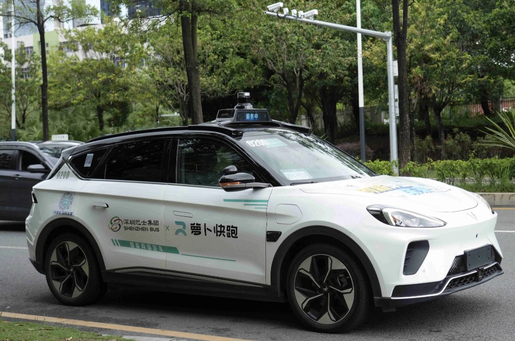 萝卜快跑的兴起，给整个出租车界都带来了颠覆性影响，一边是极地的价格和无需担心危险
