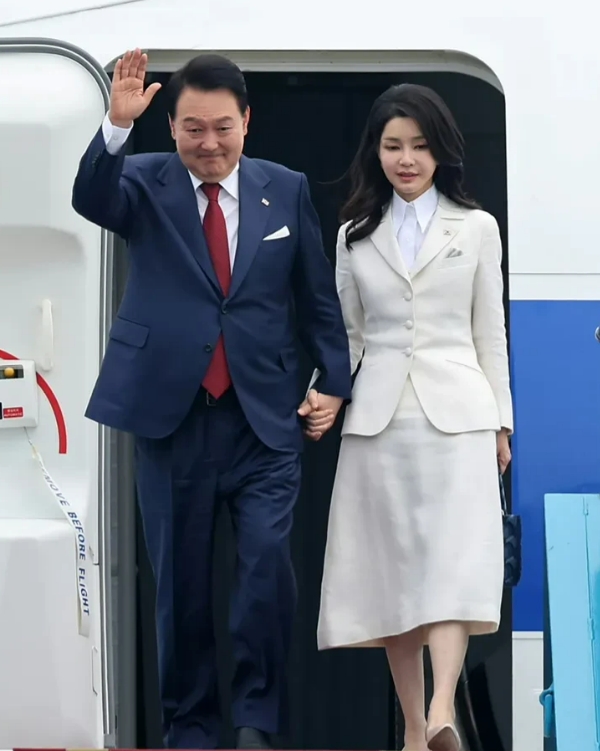 太尴尬了！韩国在野党担心尹锡悦妻子金建希逃跑。
韩国在野党被曝正在要求相关部门对