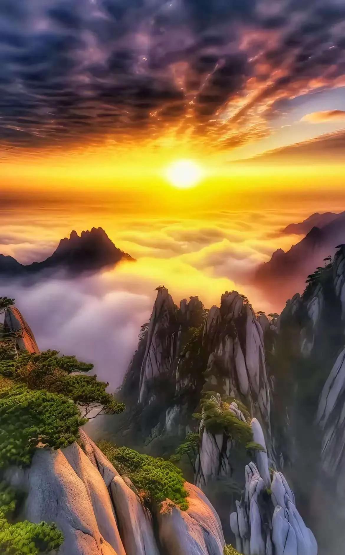 偷偷告诉你的人性的铁律：
人性深处，往往有着自我保护的本能铁律。当面临危险或困境
