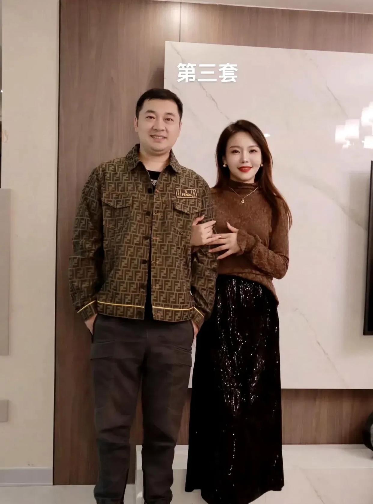 豪不夸张的说，老公娶的我真是烧高香了！[笑][笑][笑]

不管是颜值还是身材