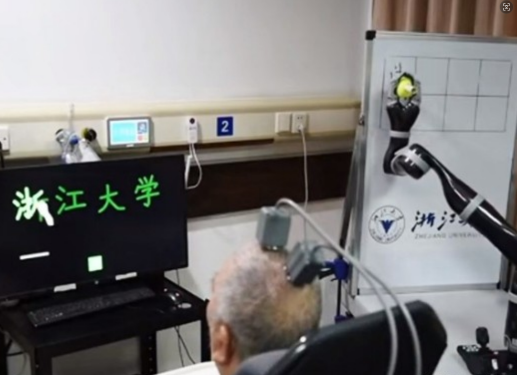 不止于马斯克，中国的脑机接口也来了！

近日，浙江大学公布了一个重磅消息，通过最