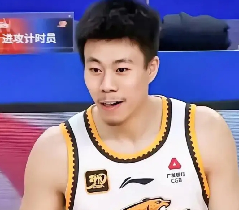 辽宁男篮老板看完比赛后，三点看不下去了！

又是一场1分和12分的失利，上一场对