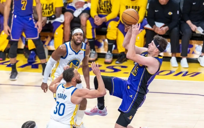 从高薪续格林和科尔开始，这队就已经完了

勇士现在估计要成为全联盟的笑话了，假如