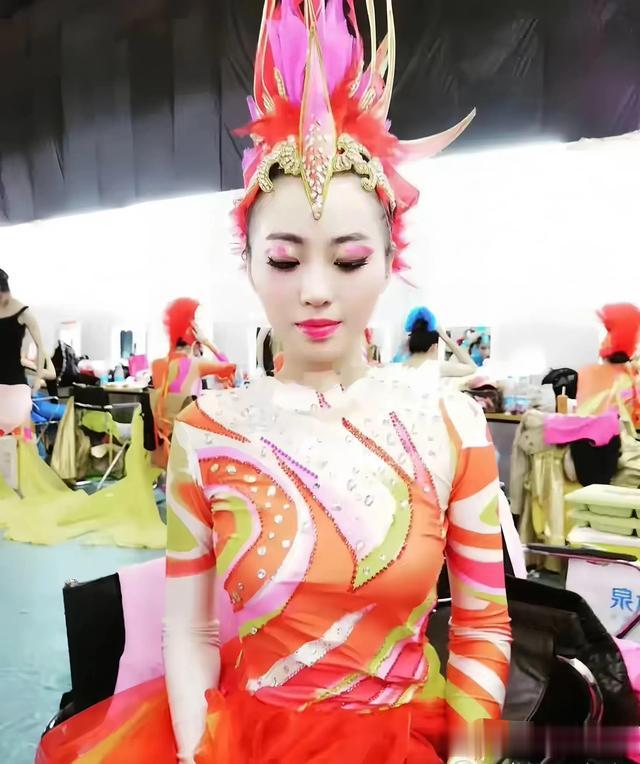 恒大歌舞团长白珊珊：许家印沦为阶下囚后，她居然嫁给了这个男人（恒大歌舞团长白珊珊个人资料）-第5张图片-九妖电影