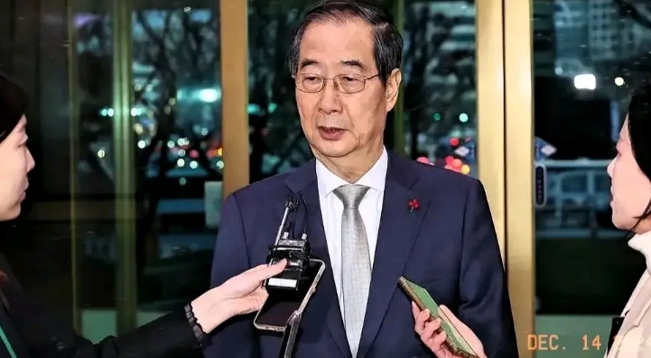 韩德洙刚接任韩国代总统一周，因涉嫌参与戒严，不仅被警方调查，而且李在明所在的最大