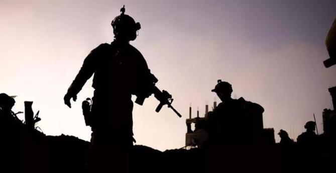 以色列防长约亚夫•加兰特发出威胁，声称以军随时都可能在黎巴嫩境内展开大规模军事行