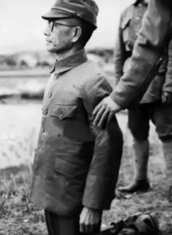 1947年，一个日军中将被判处死刑，谁知他连中三枪他都没死，突然监刑军官对开枪的