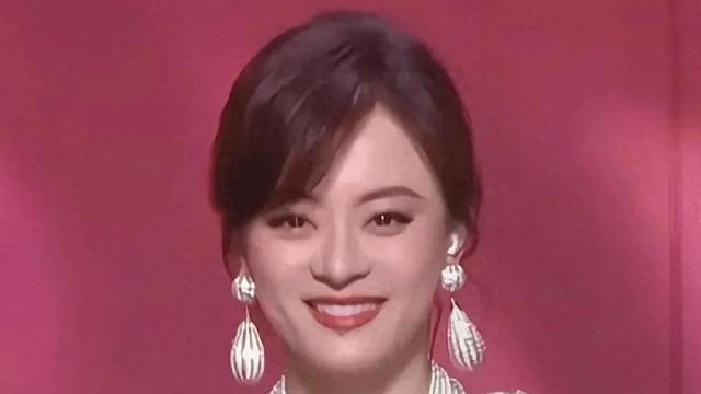 甄嬛传晚会吃相太难看，孙俪撞脸毛阿敏，十几年好感一夜败光