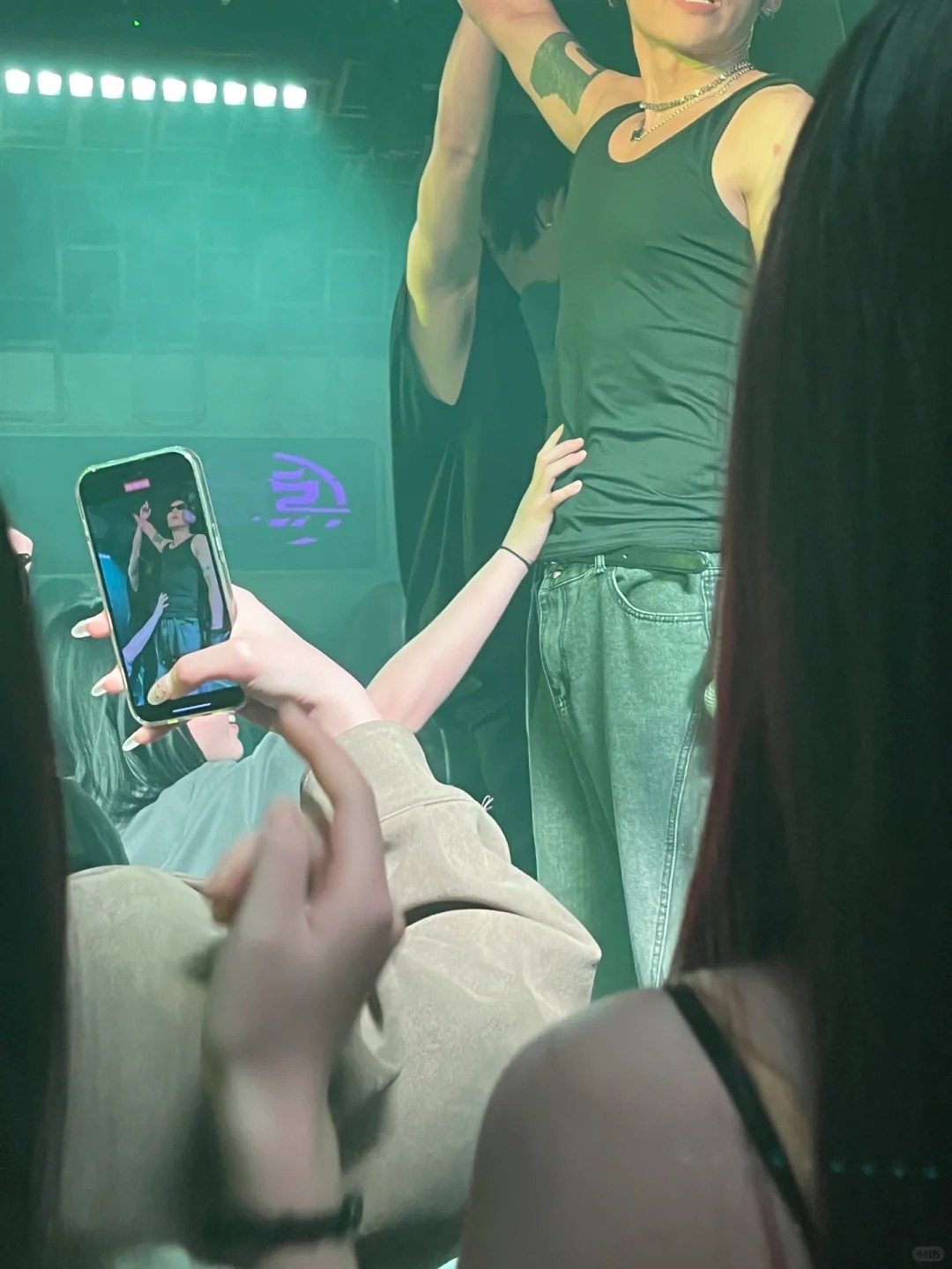 我的天。。福州是没男人了吗。。。
捏红了都哈哈哈哈哈。好爱