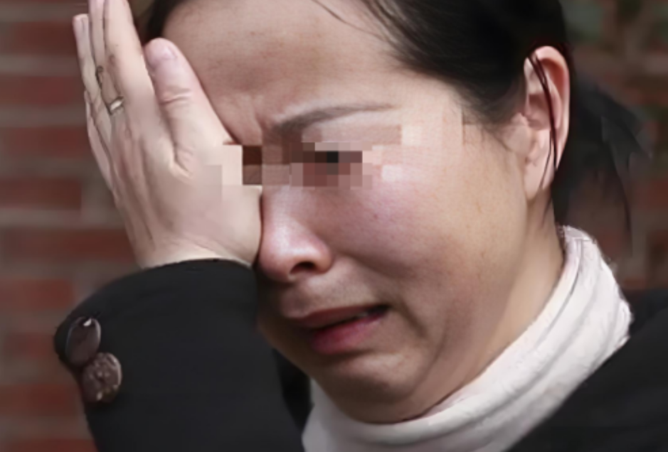 江苏南通，女子患直肠癌后，丈夫和两个女儿竟让她放弃治疗，女子一怒之下，把她名下一