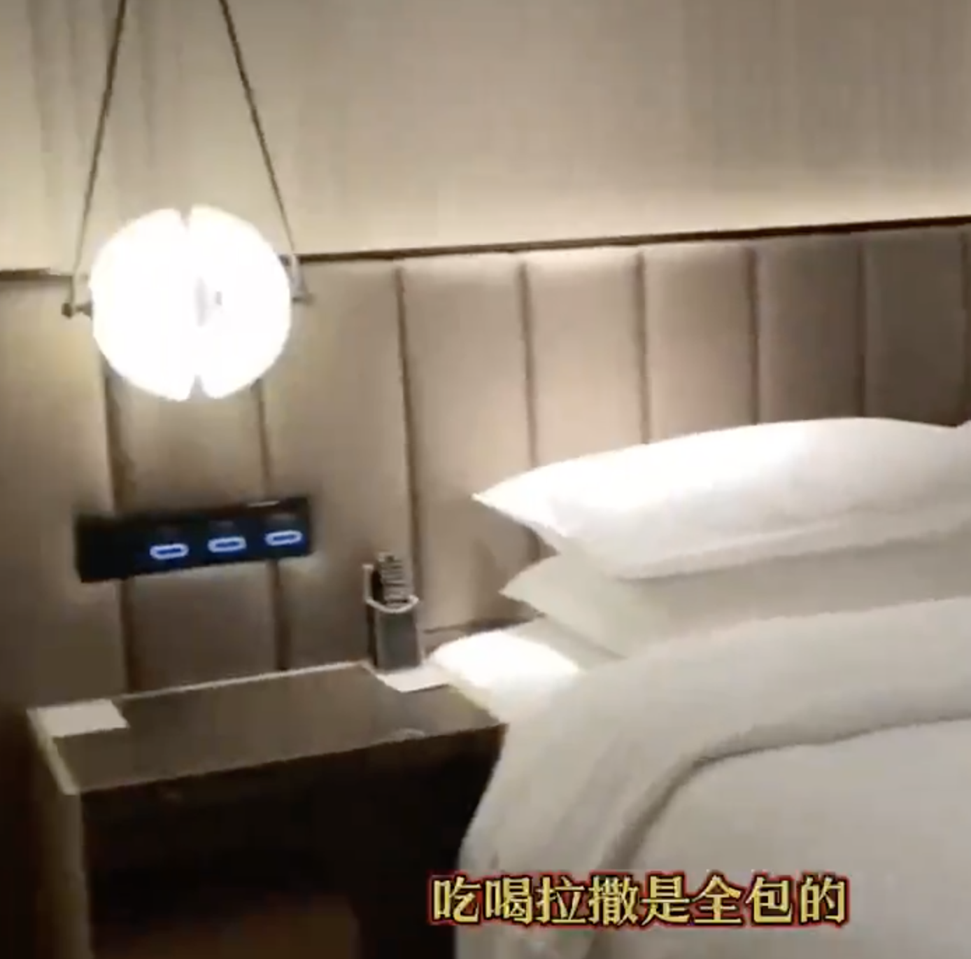 薛之谦演唱会的现实版“沸羊羊”，小伙真可怜，明明是对象关系，当着上万人女方否认，