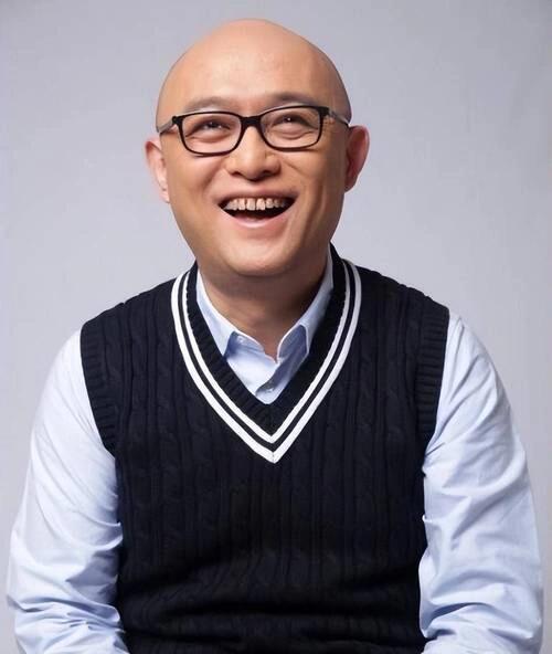 逆境中成长，孟非笑对人生挑战