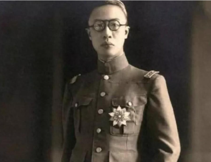 溥仪关押在苏联期间绘制的狮子图！
1945年，新京的街道上响起了远处战火的隆隆声