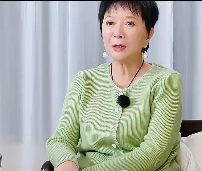 这辈子最羡慕的人，刘晓庆说的是蔡明，不查不知道，一查吓一跳！
蔡明，1961年出