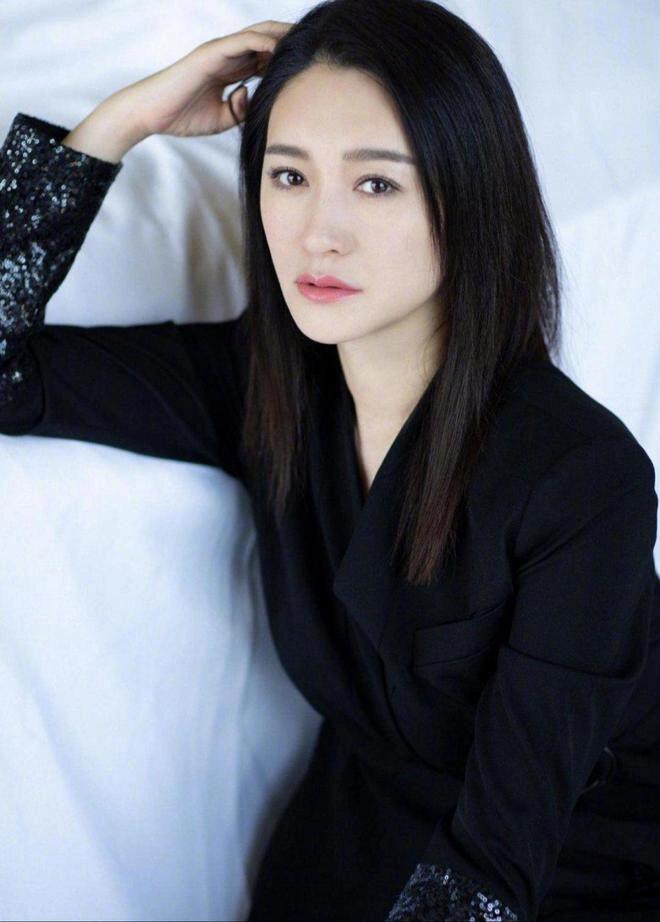 为爱隐退：三位女星的奉献与幸福