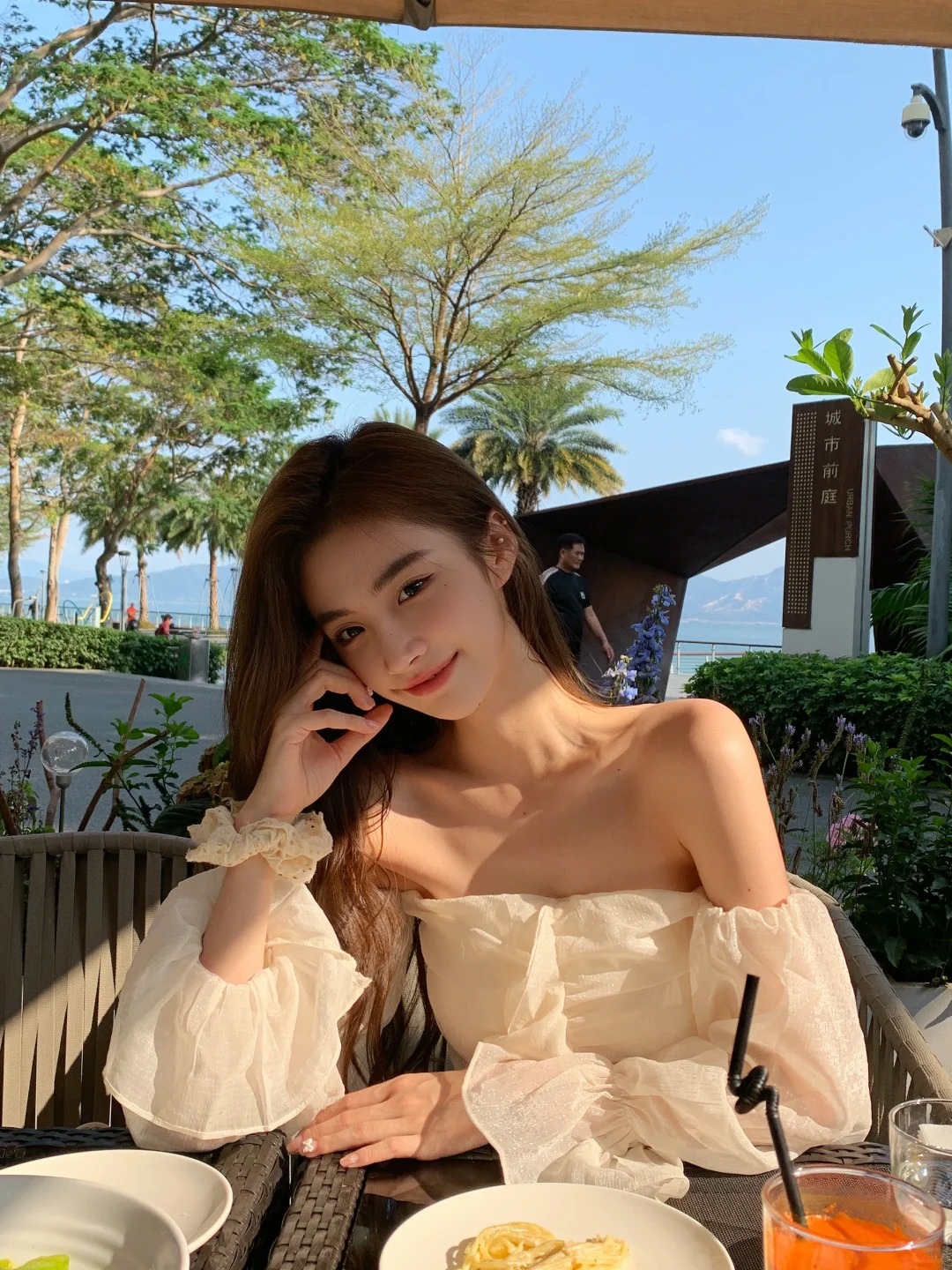 开始感受夏天
和朋友来海边吹海风吃brunch
📍：OGGI TRATTORI
