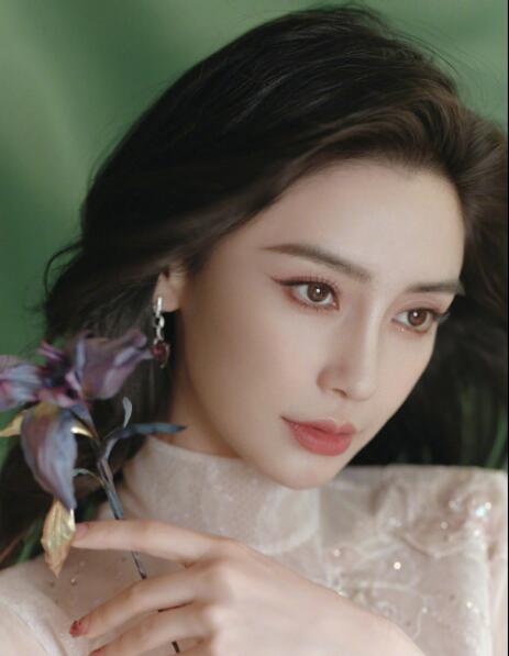 Angelababy粉色旗袍造型