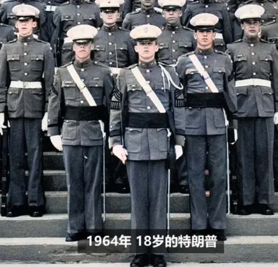 中间的小帅哥居然是特朗普