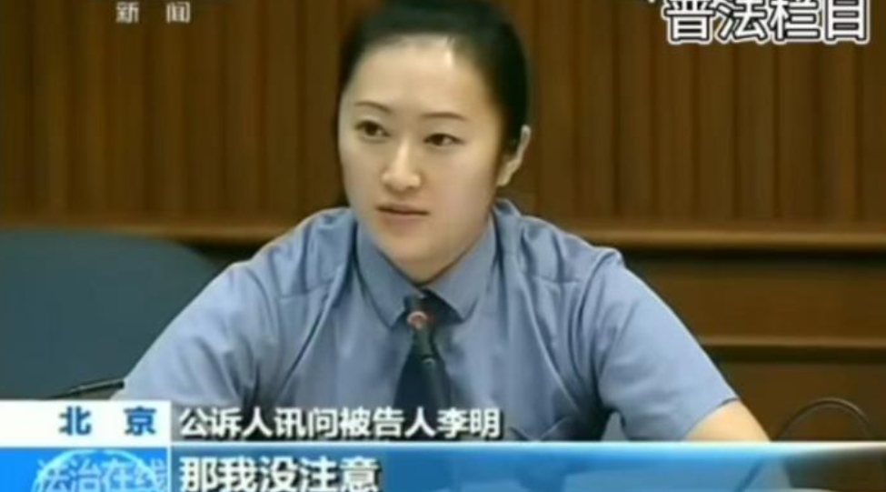 “现在改，来不及了！”北京，一男子为抢占车位，将挡道婴儿车里的2岁女婴当街摔死，
