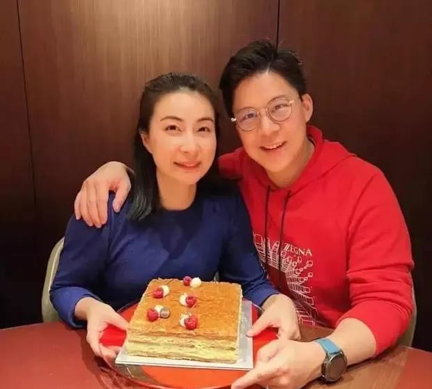 郭晶晶霍启刚夫妻先后升迁，双双做主席，豪门夫妻转型教科书。
霍启刚又有一则好消息
