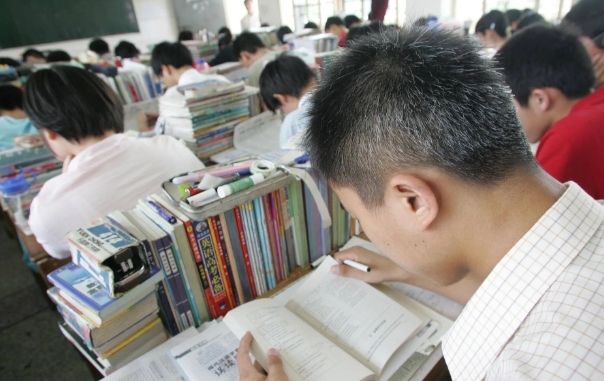 谁说学文科没前途？学习文科照样有发展、有方向，人文科学同样也可以有创新，而且会应